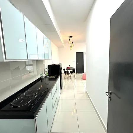 Reenhomestay Edu Sentral Setia Alam Shah Alam Exterior photo