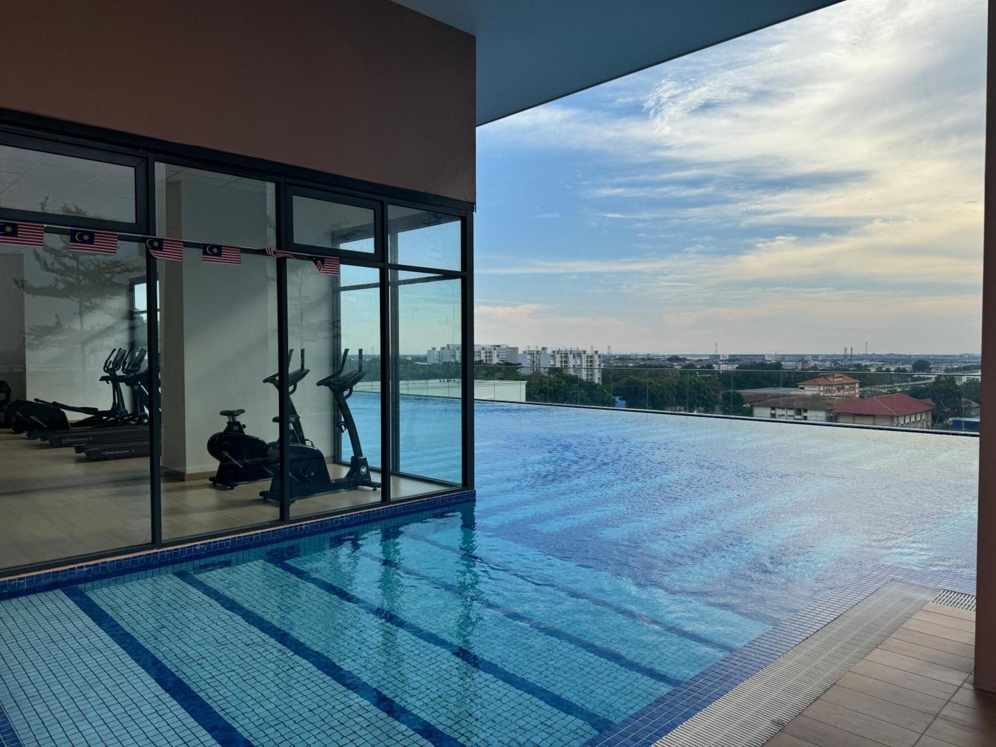 Reenhomestay Edu Sentral Shah Alam *